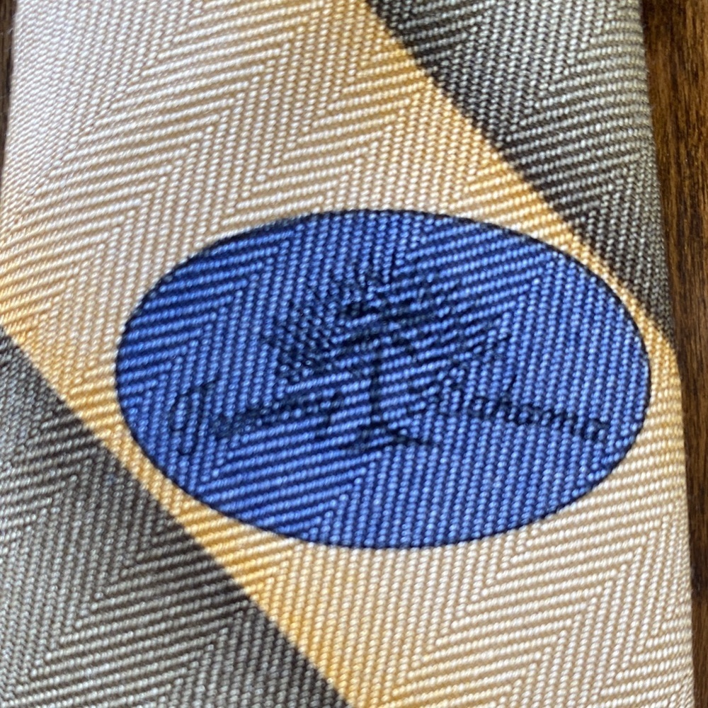 Tommy Bahama Beach-Scene Necktie in Cream & Gray - Picture 2 of 5